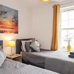 5 Johnstone House